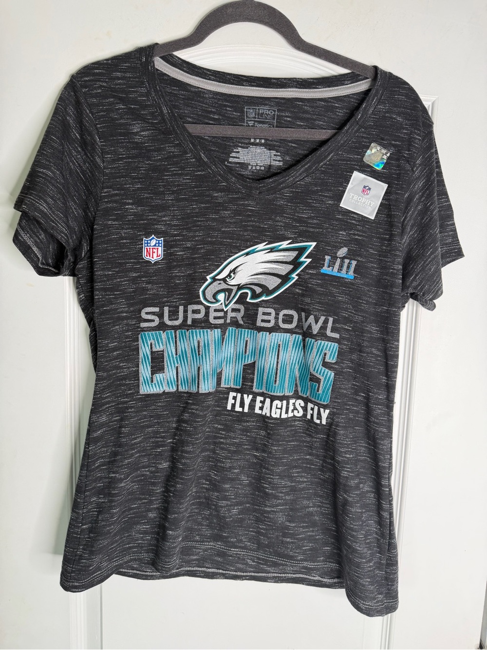 NWT Fanatics Black Heather Philadelphia Eagles Super Bowl Champions Tee.Size M